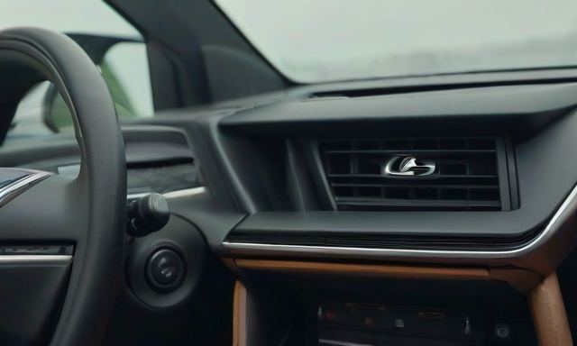 렉서스UX250H 관련 이미지 - 도심형 하이브리드의 정석, 렉서스 UX250h를 10년 넘게 지켜보며 느낀 실전 포인트